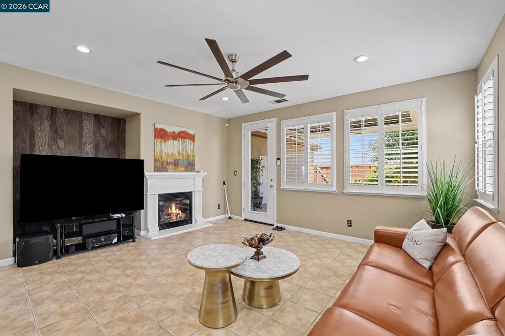 586 Dutch Elm Drive Hercules CA 94547