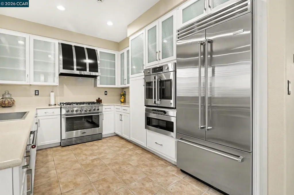 586 Dutch Elm Drive Hercules CA 94547