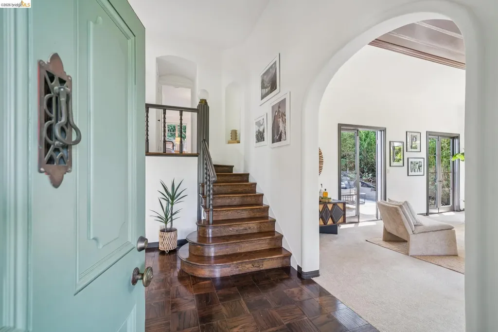 Oakland CA, 5933 Johnston Drive