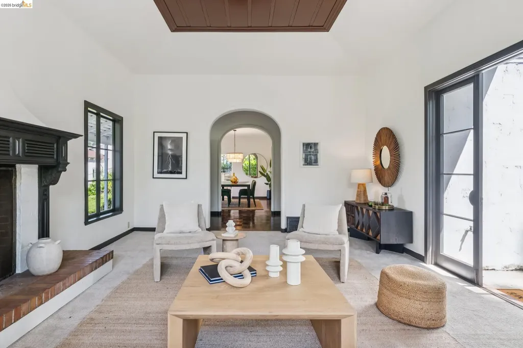 5933 Johnston Drive Oakland CA 94611