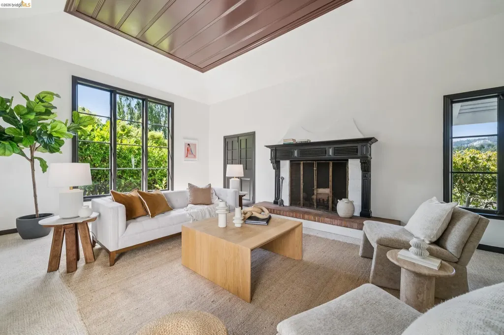 5933 Johnston Drive Oakland CA 94611