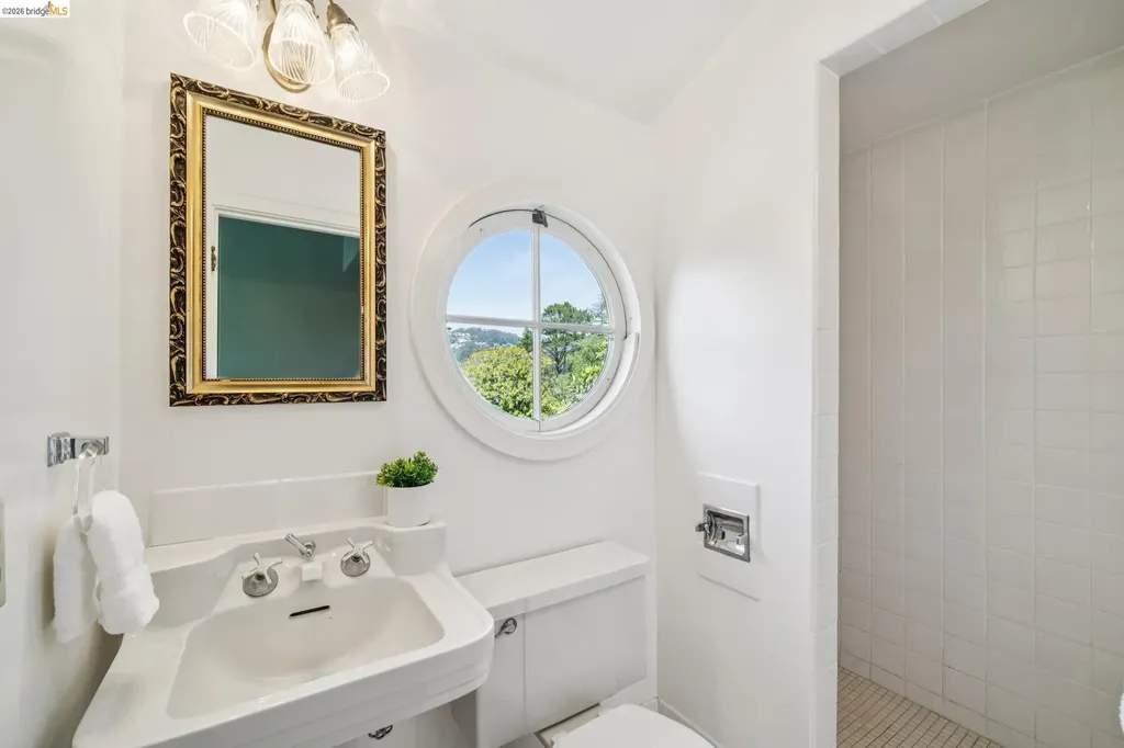 5933 Johnston Drive Oakland CA 94611