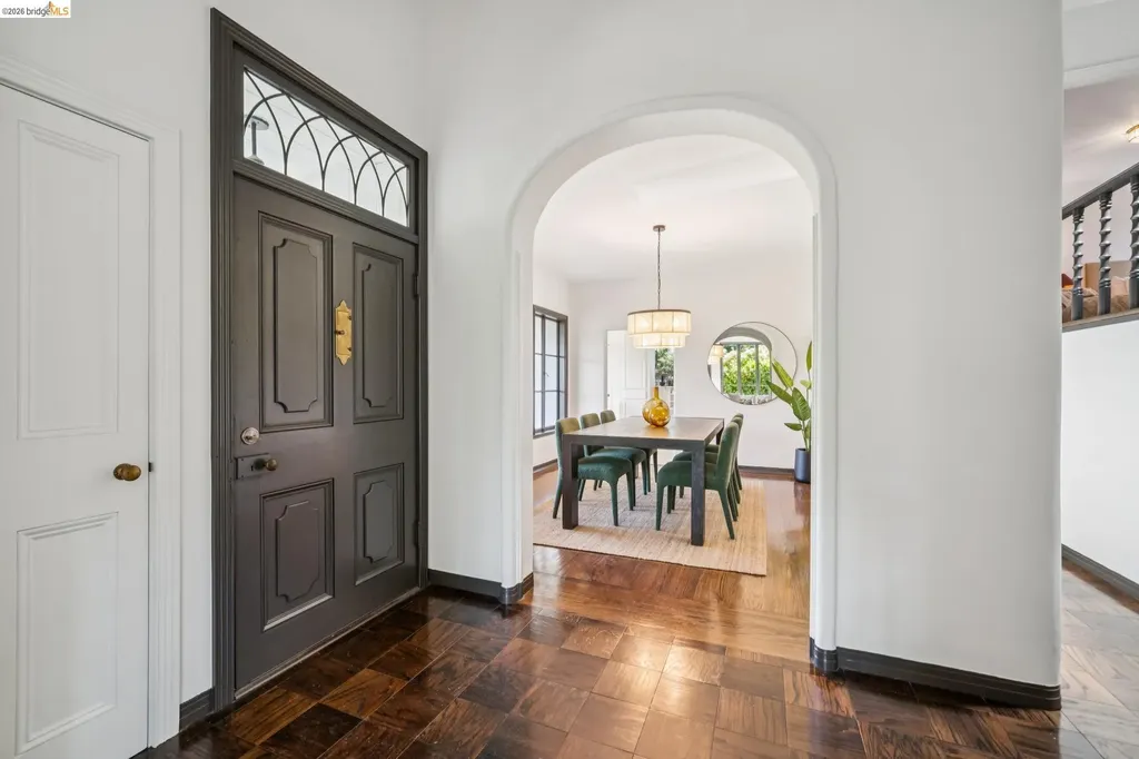 5933 Johnston Drive Oakland CA 94611