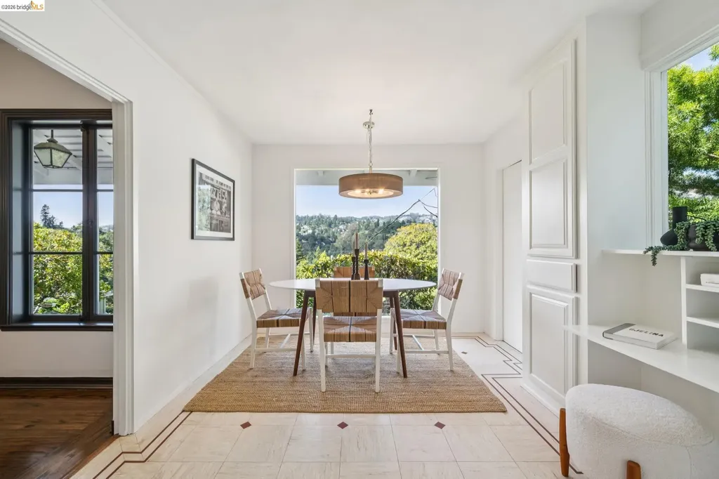 5933 Johnston Drive Oakland CA 94611