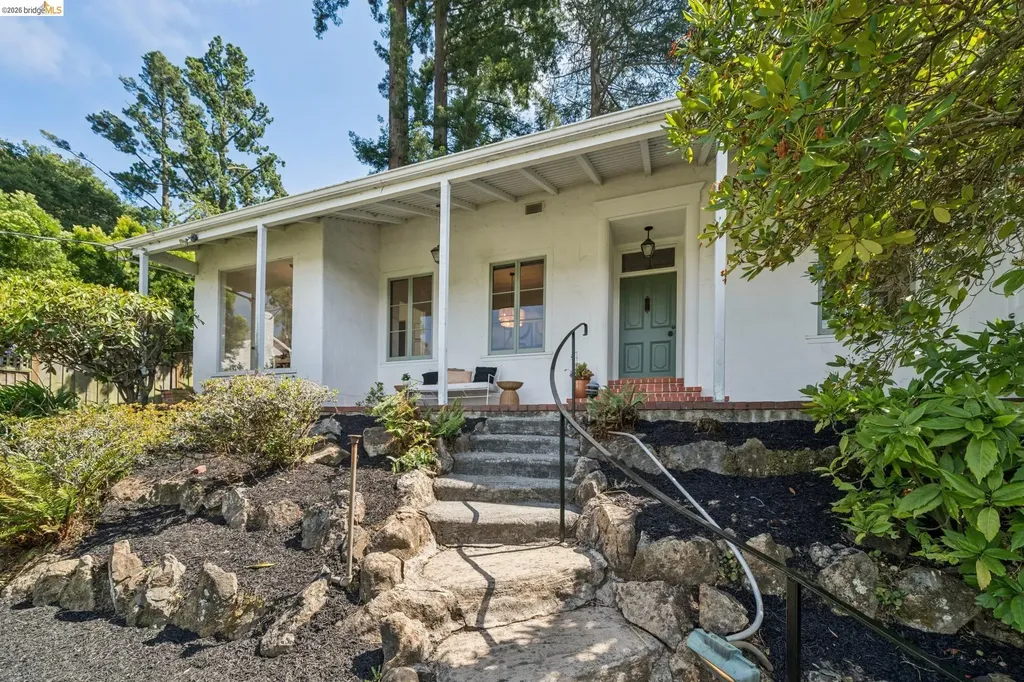 5933 Johnston Drive Oakland CA 94611