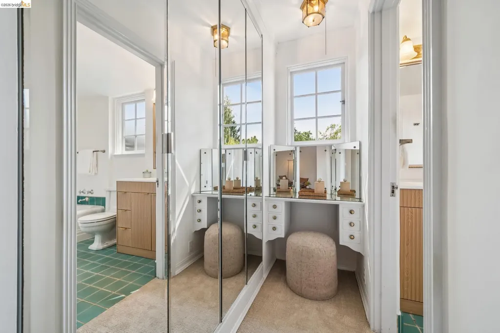 5933 Johnston Drive Oakland CA 94611