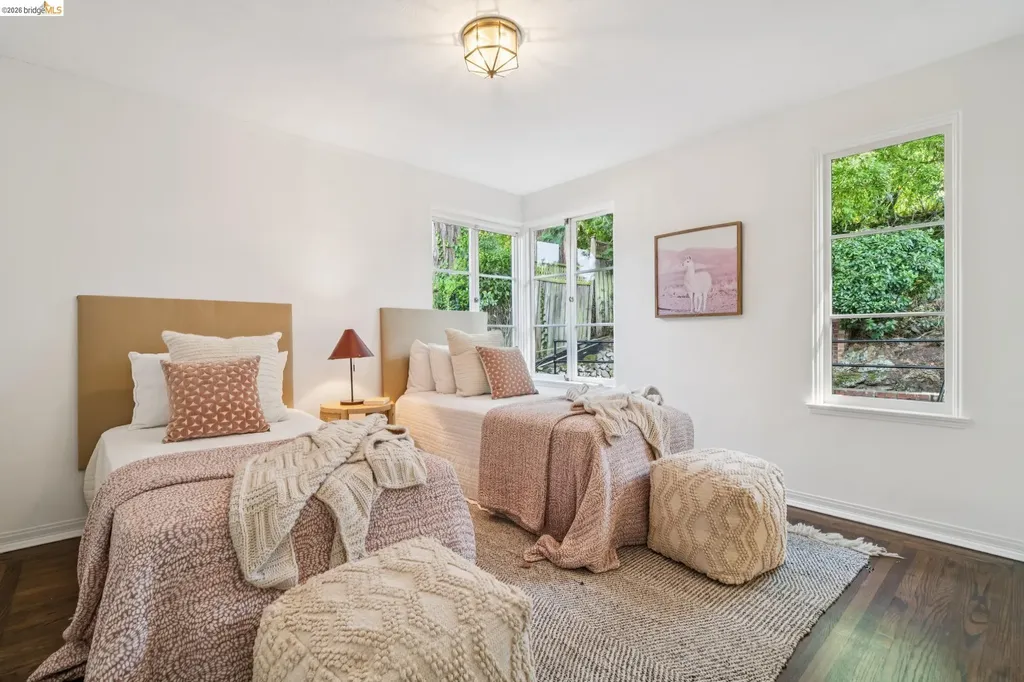 5933 Johnston Drive Oakland CA 94611