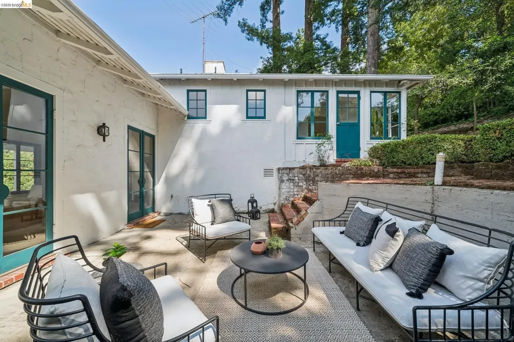 5933 Johnston Drive Oakland CA 94611