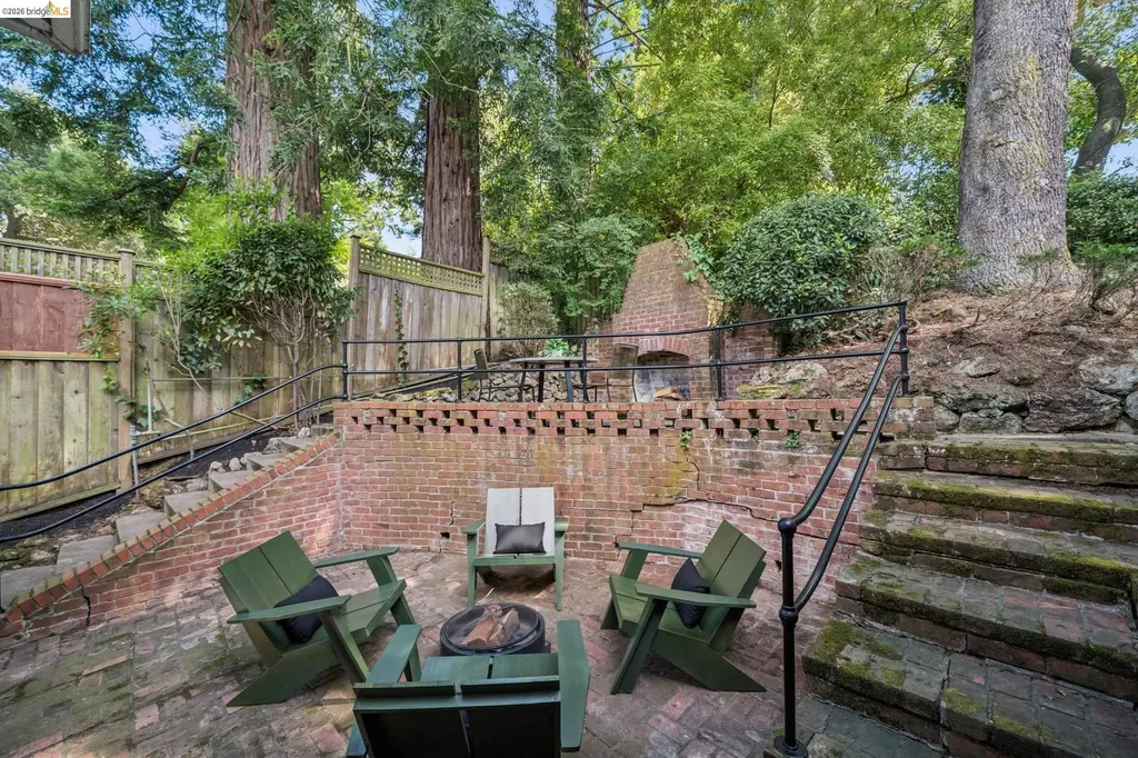 5933 Johnston Drive Oakland CA 94611