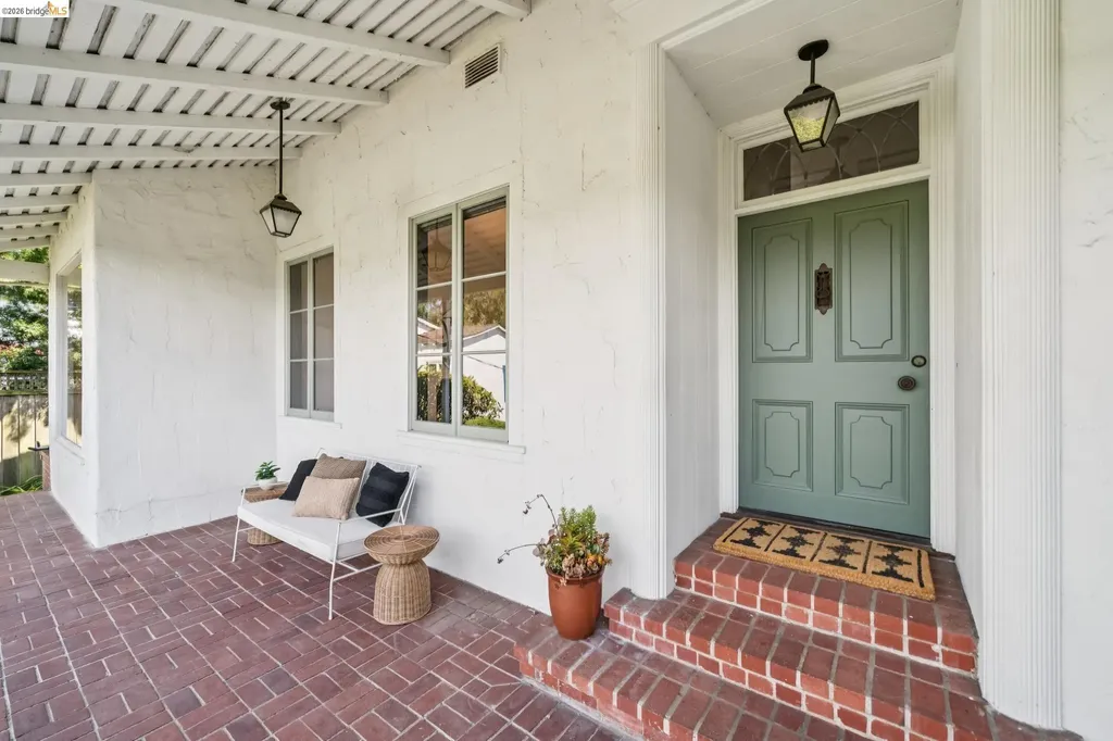 5933 Johnston Drive Oakland CA 94611