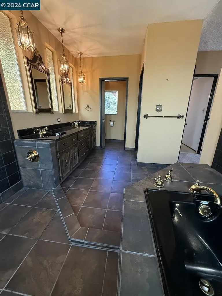 40 Carter Court El Sobrante CA 94803