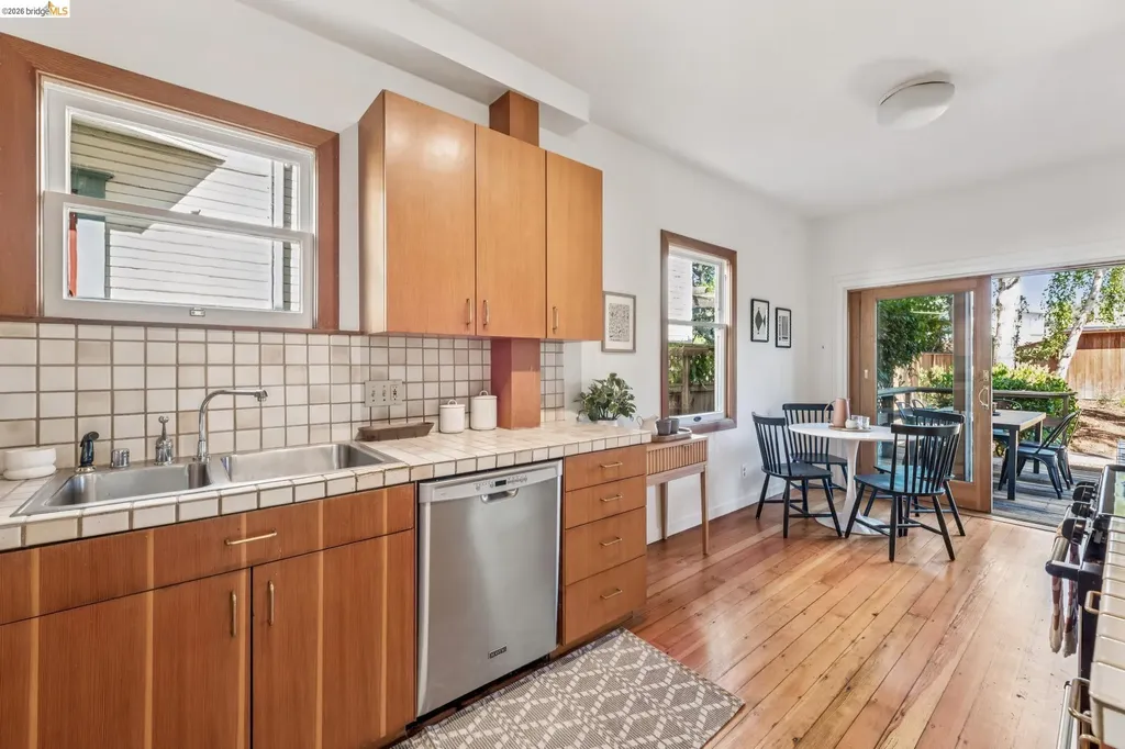 4130 Gilbert Street Oakland CA 94611