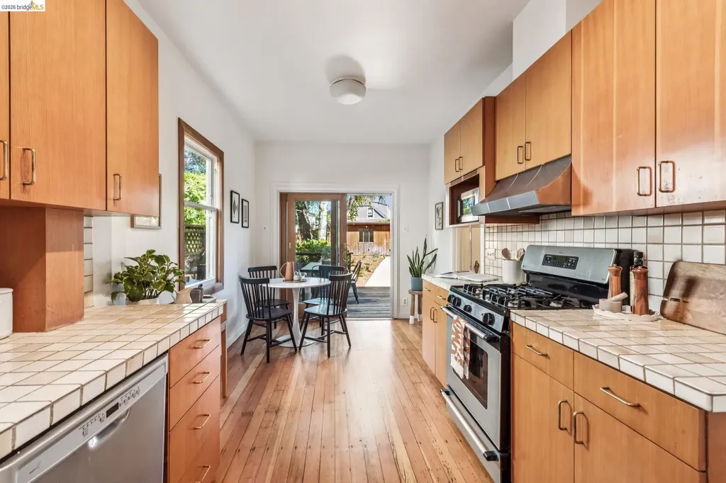 4130 Gilbert Street Oakland CA 94611