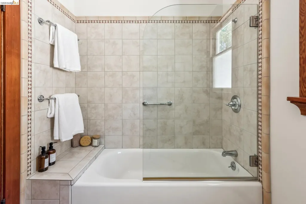 4130 Gilbert Street Oakland CA 94611