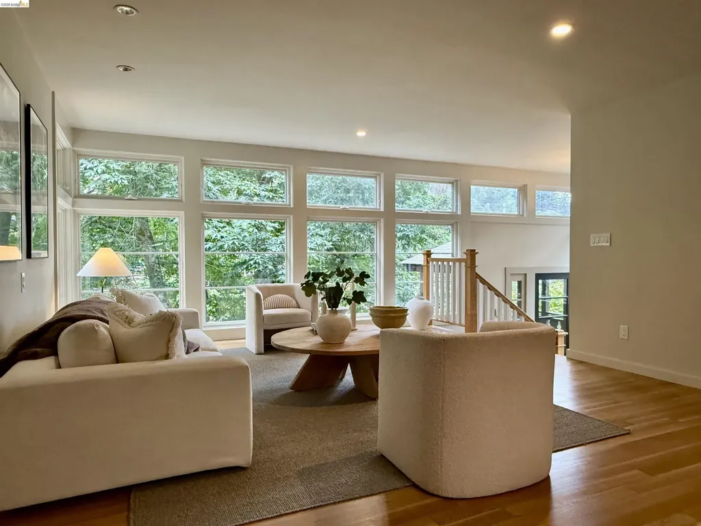 6611 Pinehaven Road Oakland CA 94611