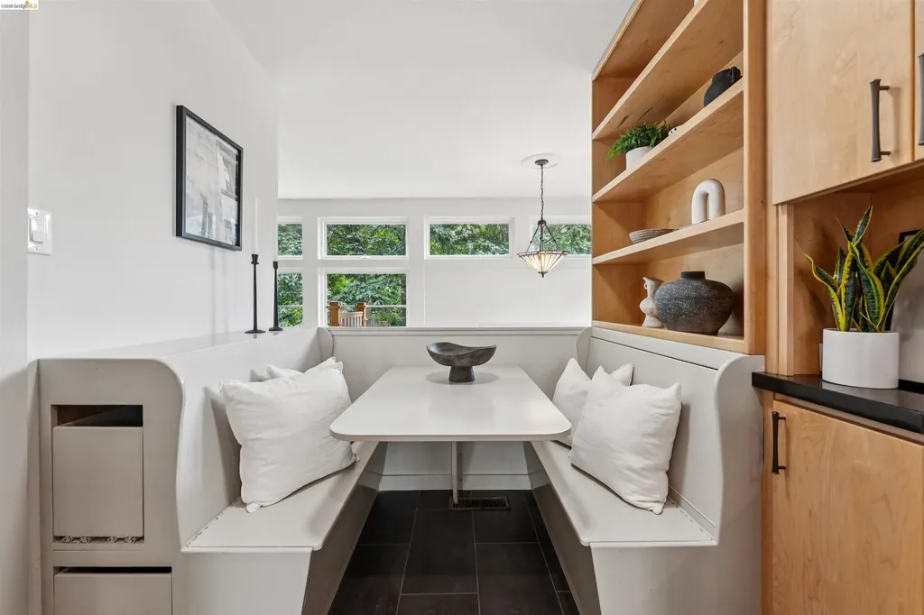 6611 Pinehaven Road Oakland CA 94611