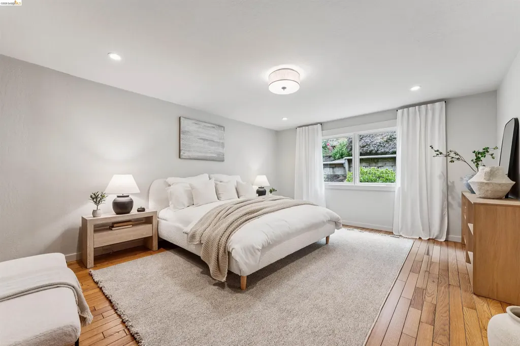 6611 Pinehaven Road Oakland CA 94611