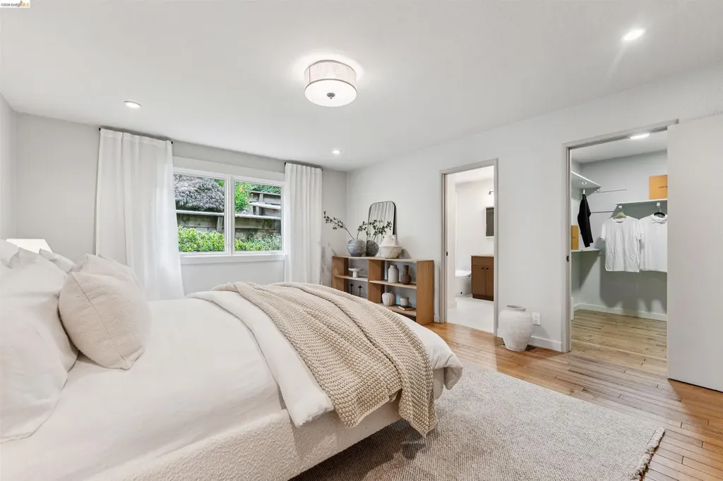6611 Pinehaven Road Oakland CA 94611
