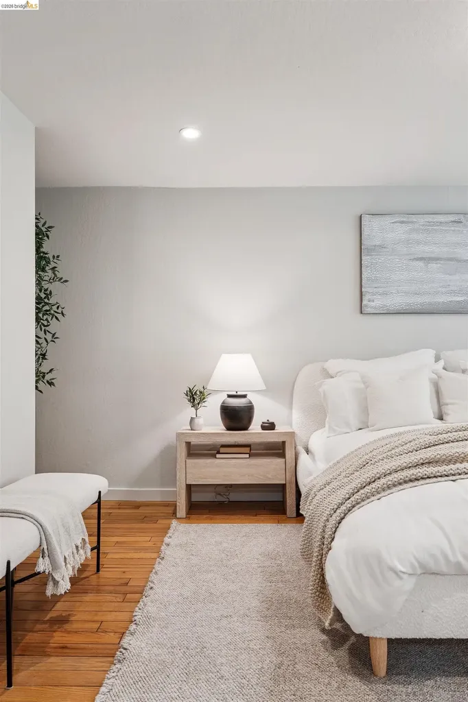 6611 Pinehaven Road Oakland CA 94611