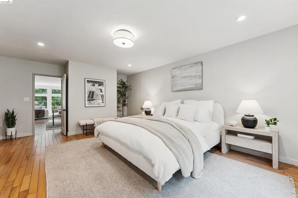 6611 Pinehaven Road Oakland CA 94611