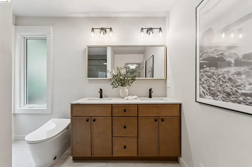6611 Pinehaven Road Oakland CA 94611