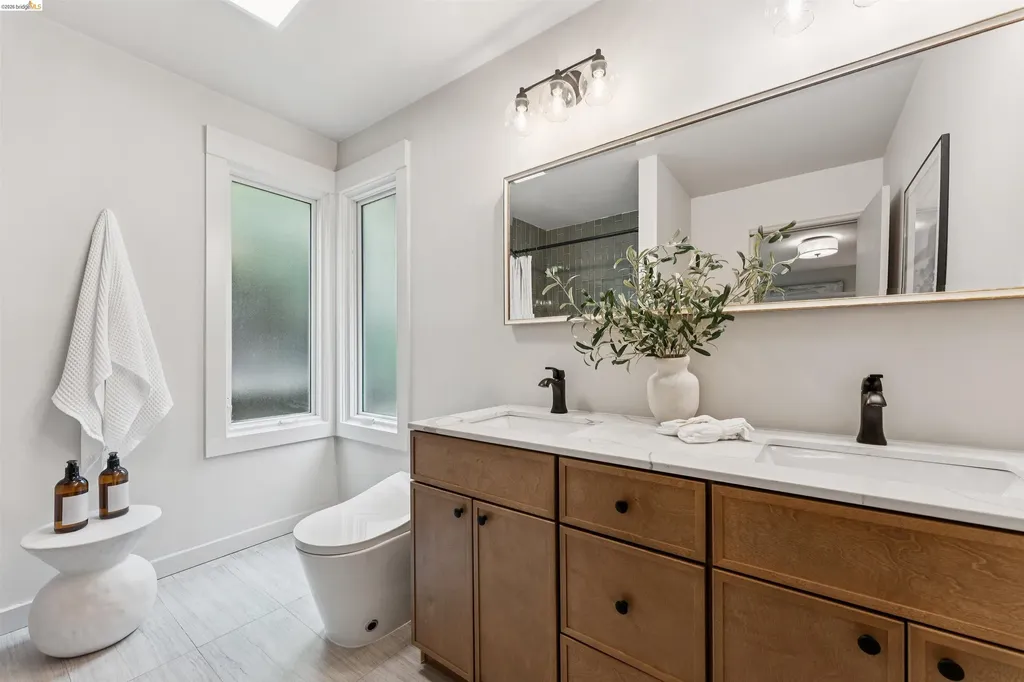 6611 Pinehaven Road Oakland CA 94611