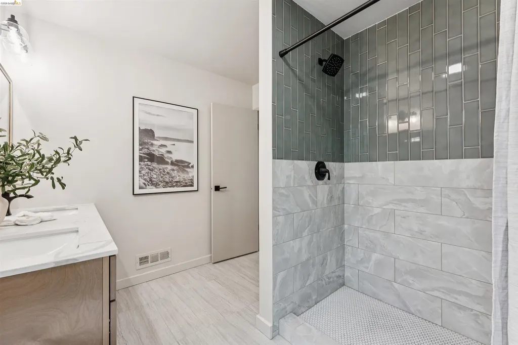 6611 Pinehaven Road Oakland CA 94611