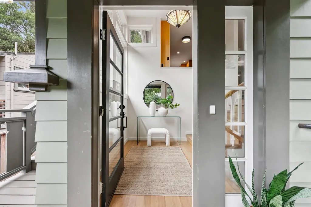 6611 Pinehaven Road Oakland CA 94611