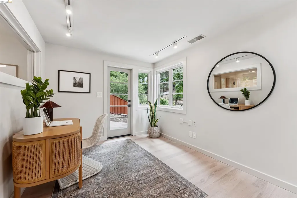 6611 Pinehaven Road Oakland CA 94611