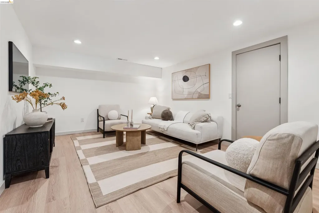 6611 Pinehaven Road Oakland CA 94611
