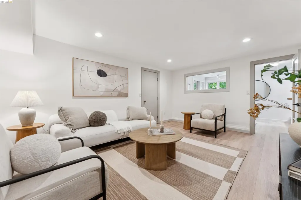 6611 Pinehaven Road Oakland CA 94611