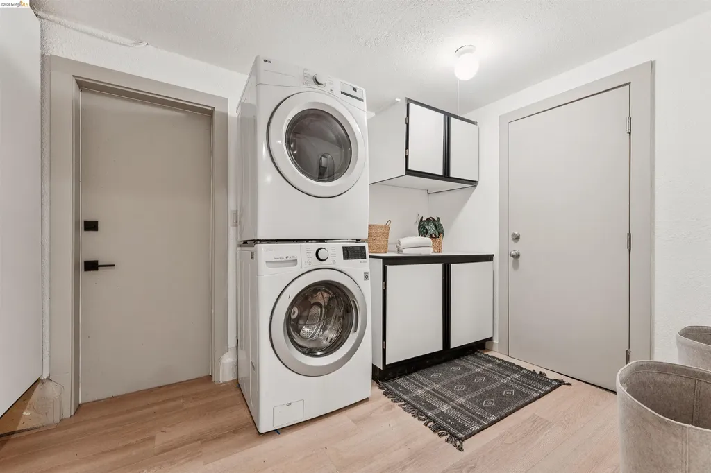 6611 Pinehaven Road Oakland CA 94611