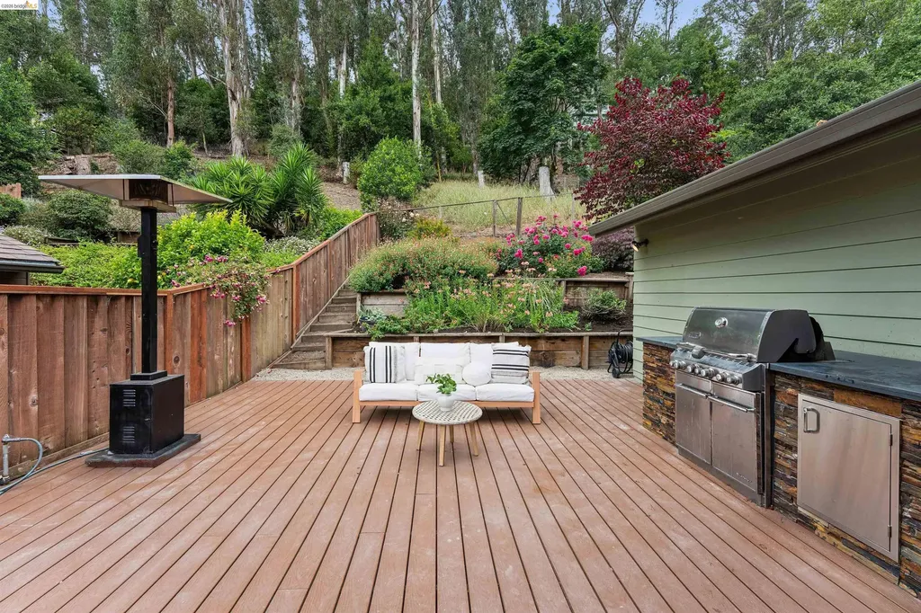 6611 Pinehaven Road Oakland CA 94611