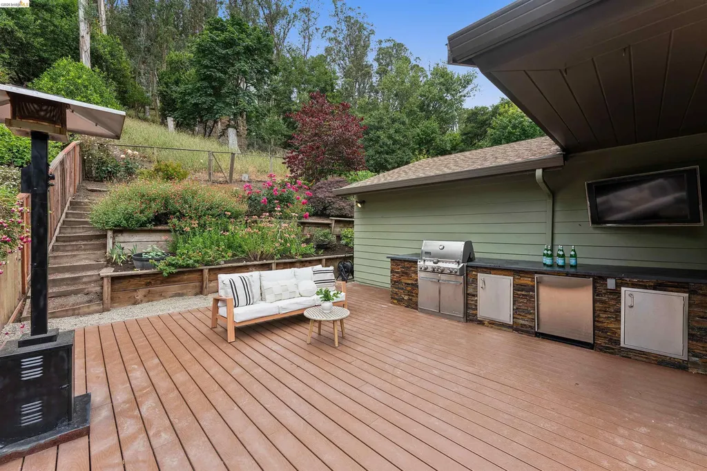 6611 Pinehaven Road Oakland CA 94611