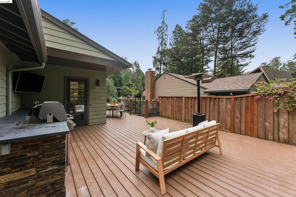 6611 Pinehaven Road Oakland CA 94611