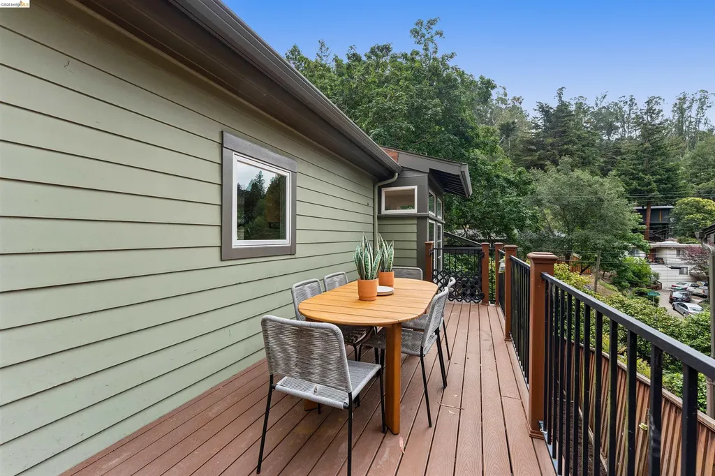 6611 Pinehaven Road Oakland CA 94611