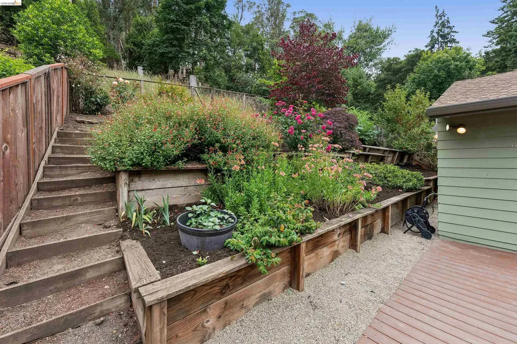 6611 Pinehaven Road Oakland CA 94611
