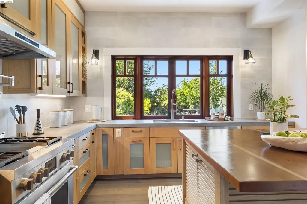 743 Calmar Oakland CA 94610
