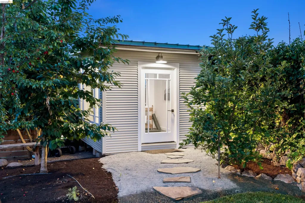 743 Calmar Oakland CA 94610