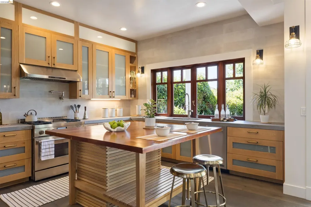 743 Calmar Oakland CA 94610