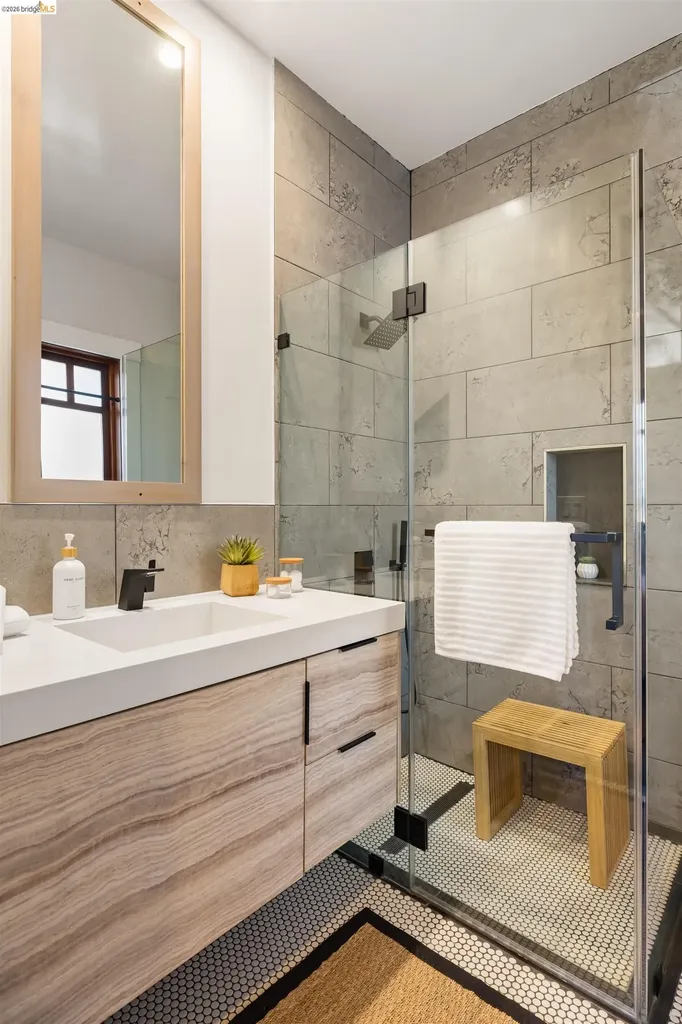743 Calmar Oakland CA 94610