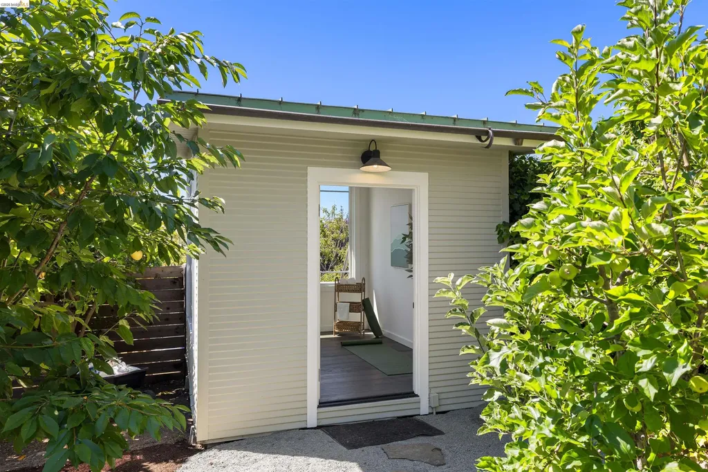 743 Calmar Oakland CA 94610