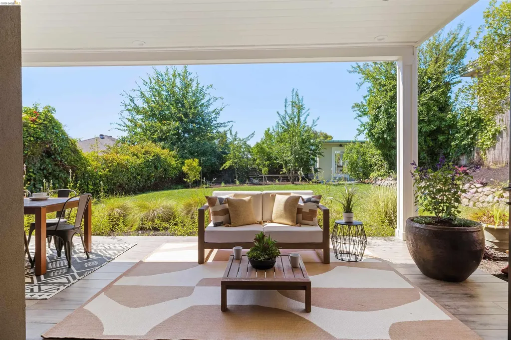 743 Calmar Oakland CA 94610