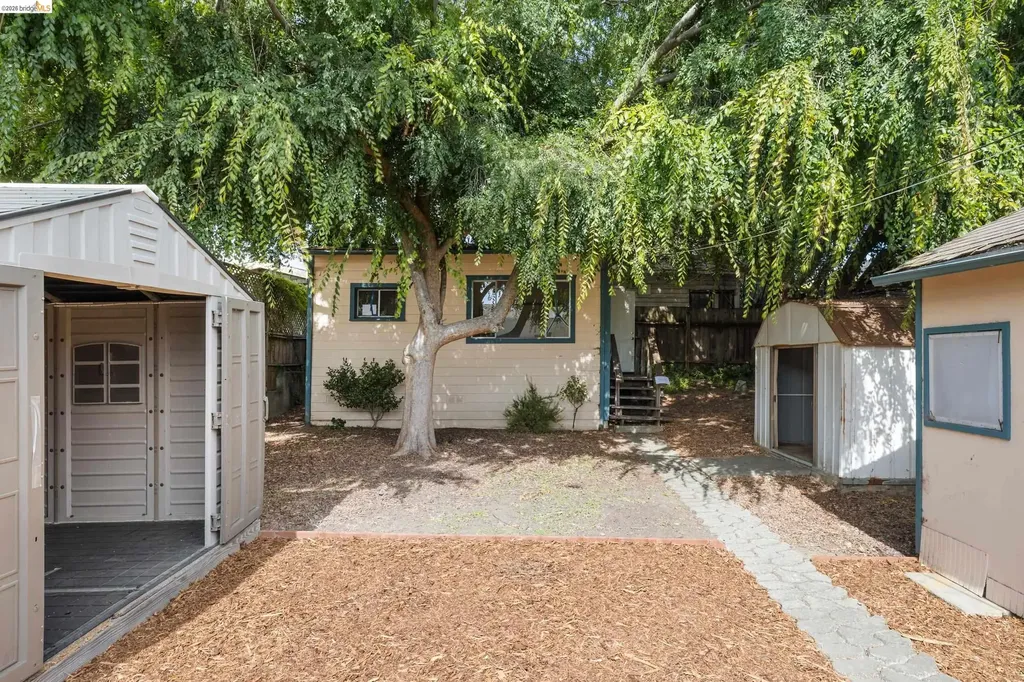 1035 Pomona Avenue Albany CA 94706