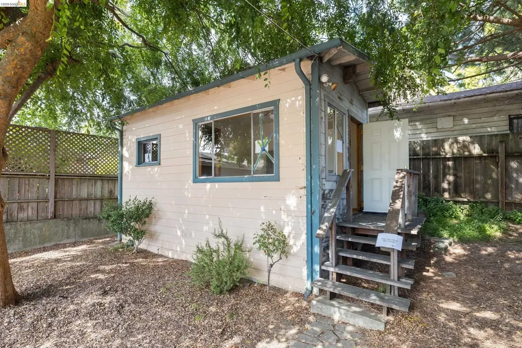 1035 Pomona Avenue Albany CA 94706