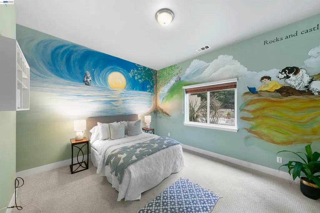 7010 Pinehaven Road Oakland CA 94611