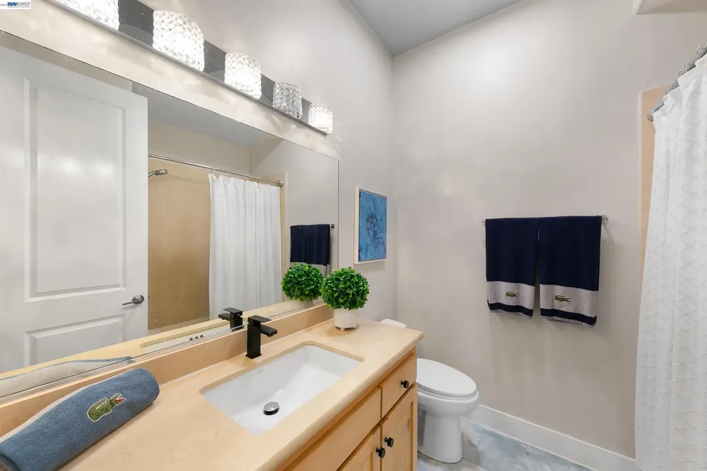 7010 Pinehaven Road Oakland CA 94611