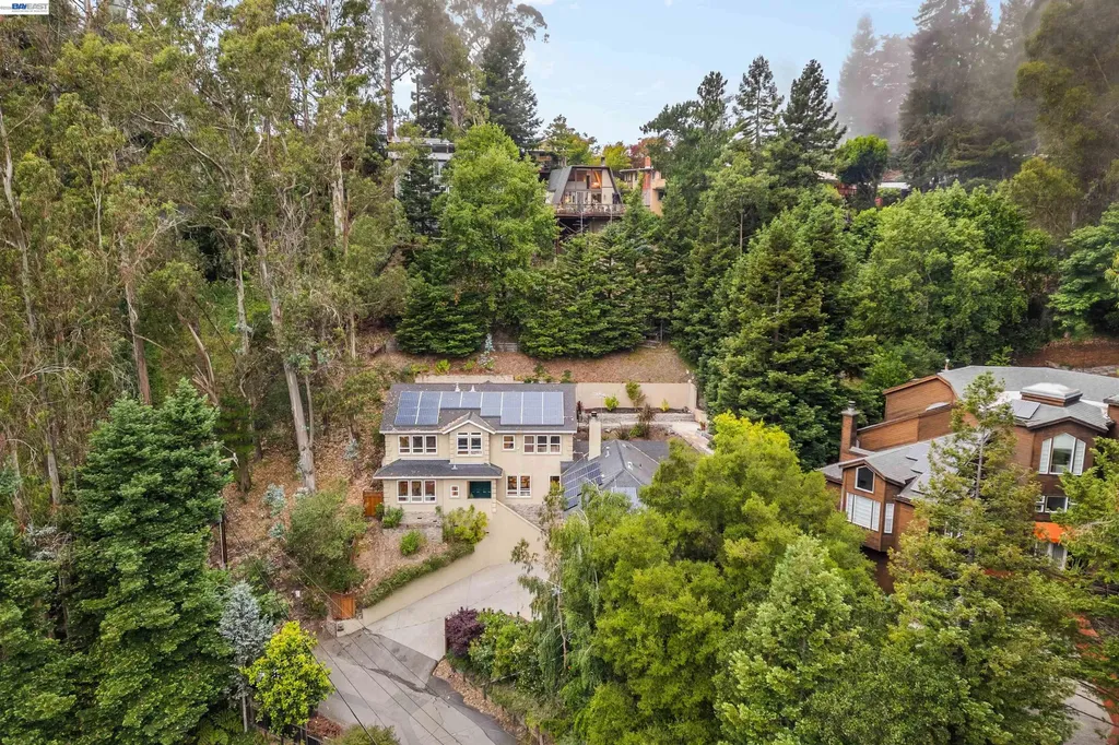 7010 Pinehaven Road Oakland CA 94611
