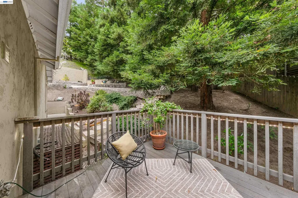7010 Pinehaven Road Oakland CA 94611