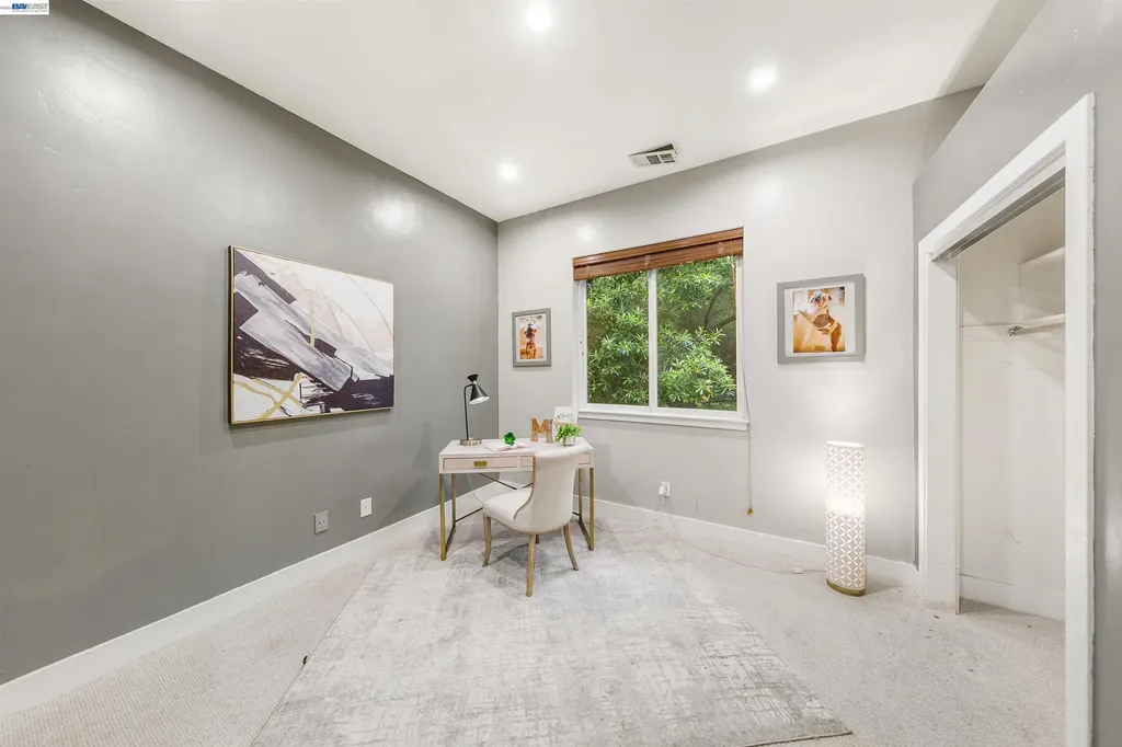 7010 Pinehaven Road Oakland CA 94611